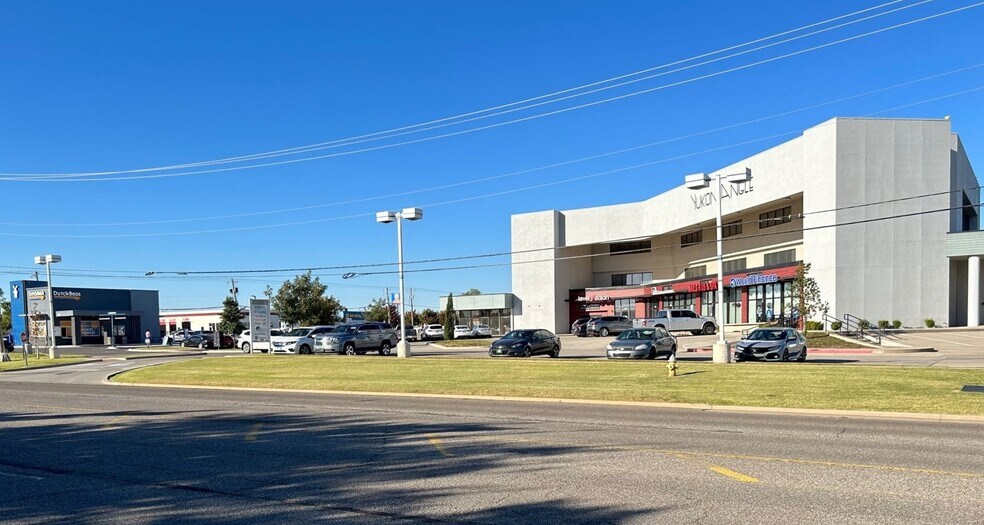 More Photos Of 1010 Garth Brooks Blvd, Yukon Unknown For Lease