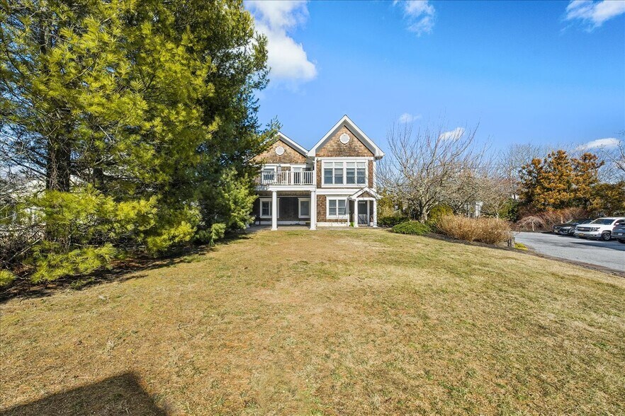 More Photos Of 584 Middle Rd, Bayport Storefront Retail Residential For Sale