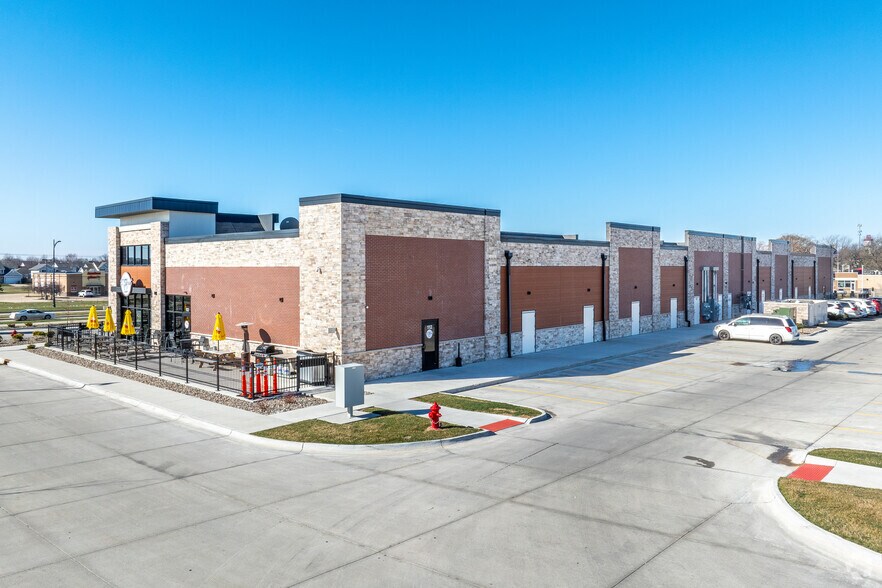 More Photos Of 1101 E 1st St, Grimes Restaurant For Lease