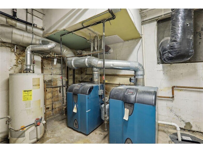 More Photos Of 3318 E Lake St, Minneapolis Freestanding For Sale