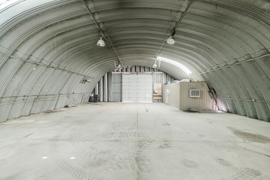 More Photos Of 75 Licht Pky, Spring Creek Industrial For Lease