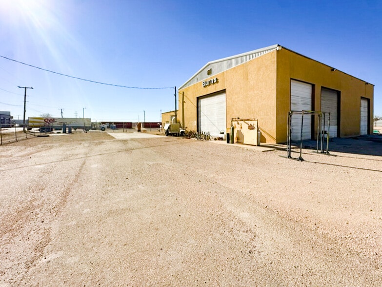More Photos Of 604 Collins ave, Midland Warehouse For Sale