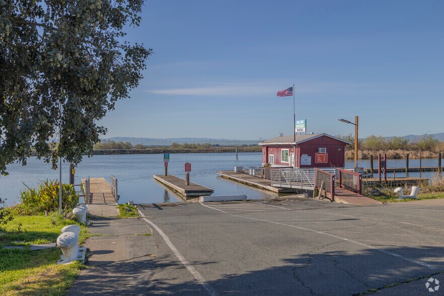 More Photos Of 7000 Holland Tract Rd, Brentwood Marina For Sale