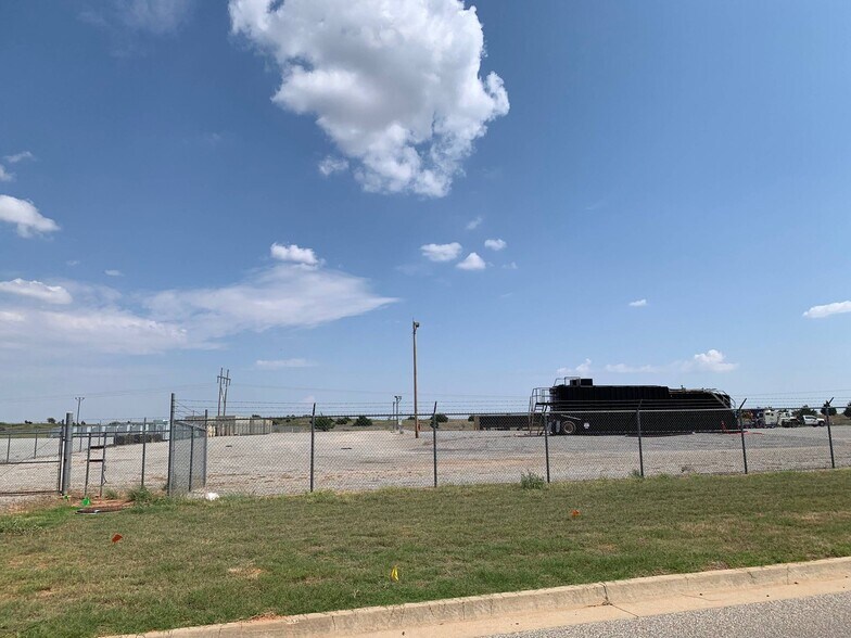 More Photos Of 2200 Industrial Blvd, Weatherford Light Manufacturing For Lease