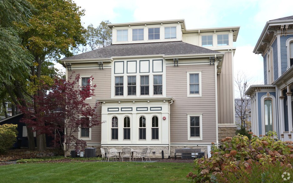 Primary Photo Of 225 W Jefferson Ave, Naperville Loft Creative Space For Lease