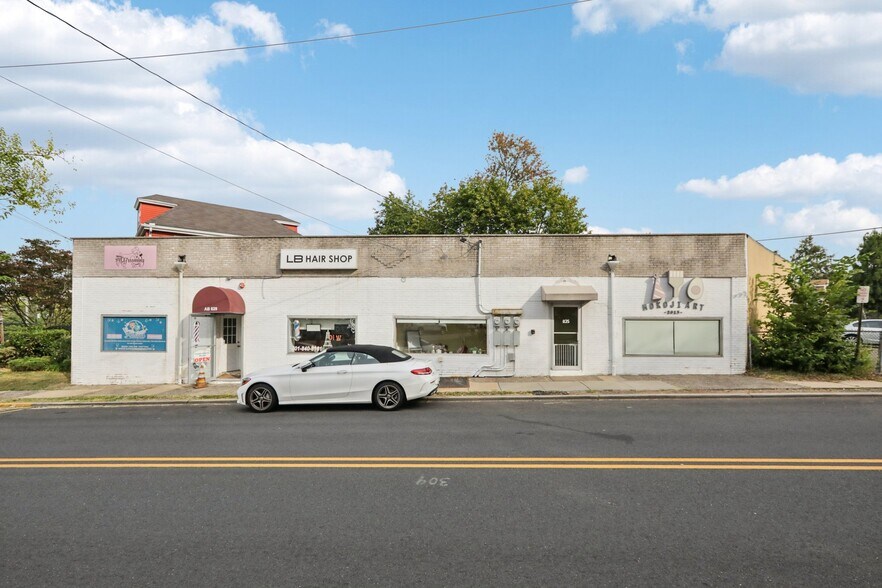 Primary Photo Of 825-829 Rt-5, Ridgefield General Retail For Sale
