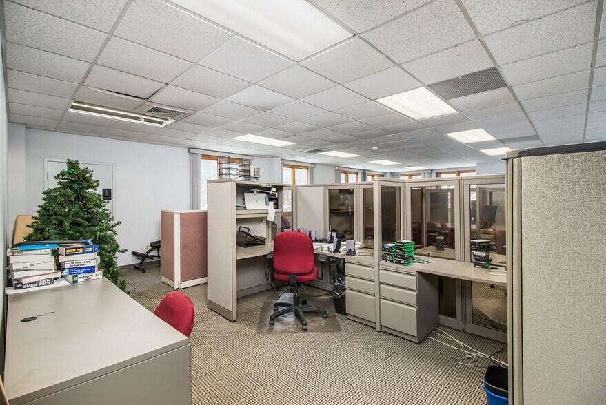 More Photos Of 699 Terryville Ave, Bristol Medical For Sale