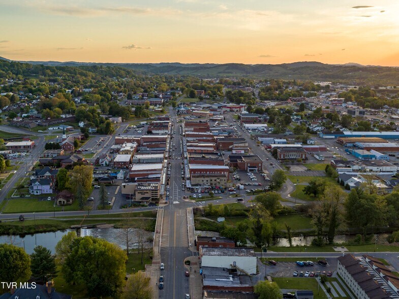 More Photos Of 719 E Elk Ave, Elizabethton Storefront Retail Residential For Sale
