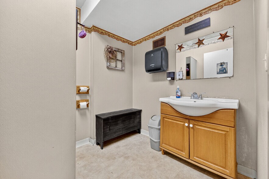 More Photos Of 1281 OH-183, Atwater Restaurant For Sale
