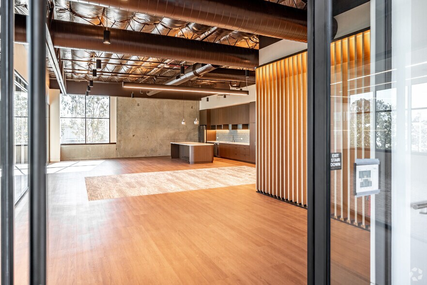 More Photos Of 200 E Baker St, Costa Mesa Loft Creative Space For Sale