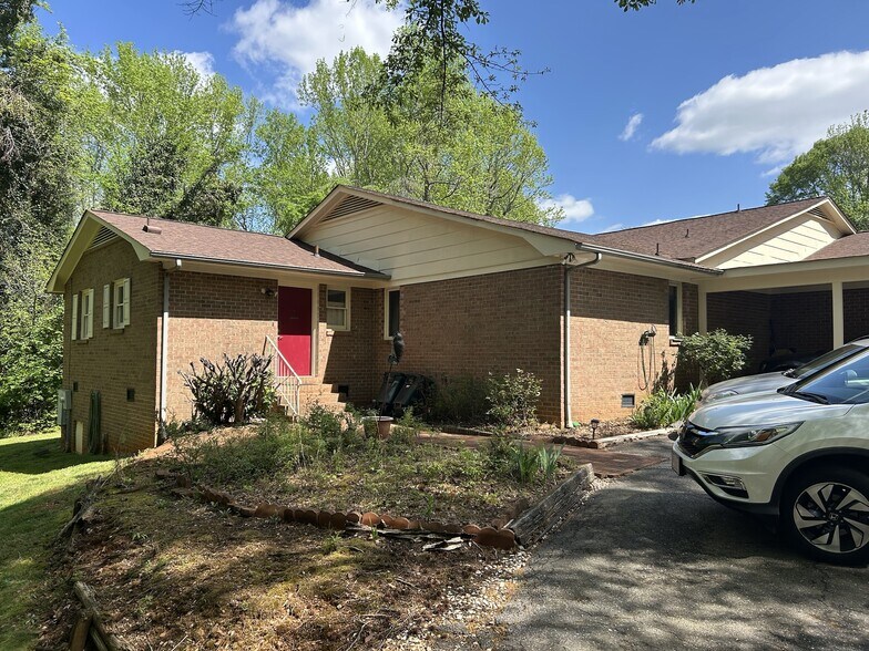 More Photos Of 1413 N Lafayette St, Shelby Medical For Sale