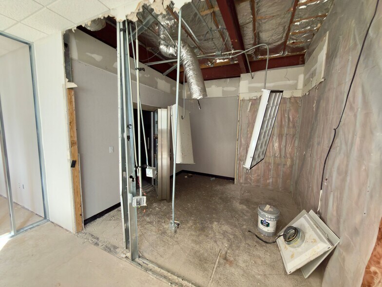 More Photos Of 5061 N 12th Ave, Pensacola Bank For Lease