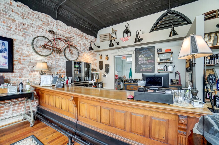 More Photos Of 105 E Liberty St, Arlington Restaurant For Sale