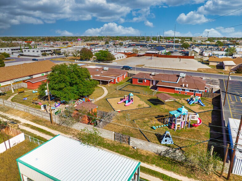 More Photos Of 1005 Austin St, Midland Storefront For Sale