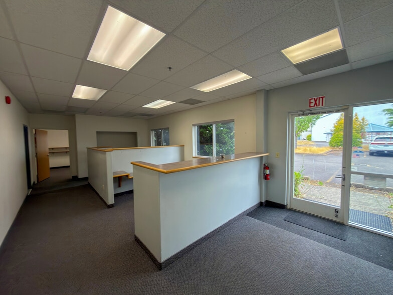 More Photos Of 90451 Boeing Dr, Eugene Airplane Hangar For Sale