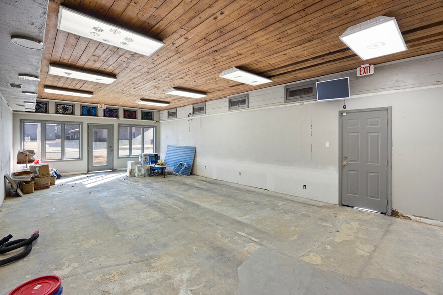 More Photos Of 1015 N Arkansas Ave, Russellville Office For Sale