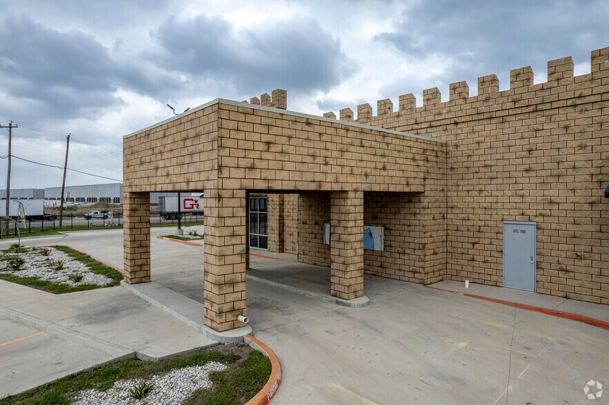 More Photos Of 6401 S 23rd St, McAllen Storefront Retail Office For Lease