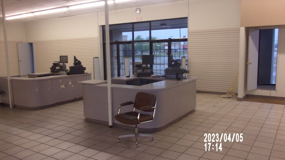 More Photos Of 1656 Martin Luther King Blvd N, Greenville Department Store For Sale