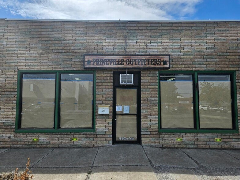 More Photos Of 250 NE 3rd St, Prineville General Retail For Lease