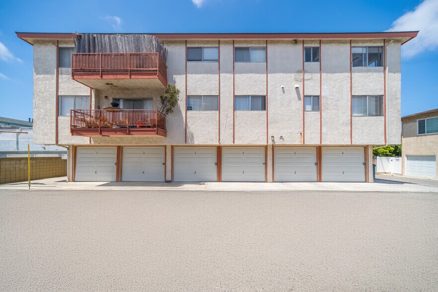 More Photos Of 823-831 W 25th St, San Pedro Apartments For Sale