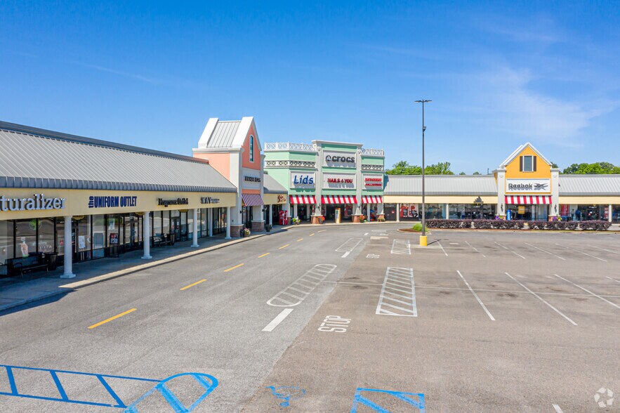 More Photos Of 2100-2410 Tanger Blvd, Gonzales General Retail For Lease