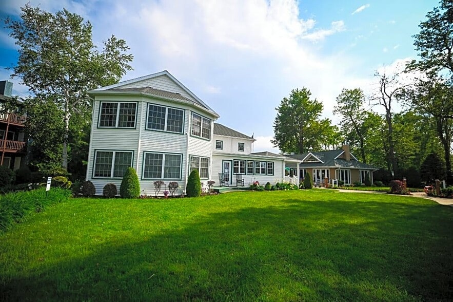 More Photos Of 5653 Lake Rd, Geneva Hotel For Sale