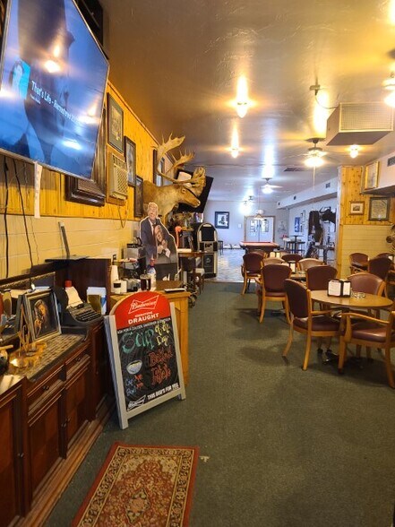 More Photos Of 120 S Echo St, Holdenville Bar For Sale