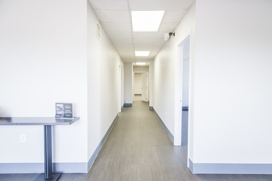 More Photos Of 10308 State Line Rd, Leawood Office For Lease