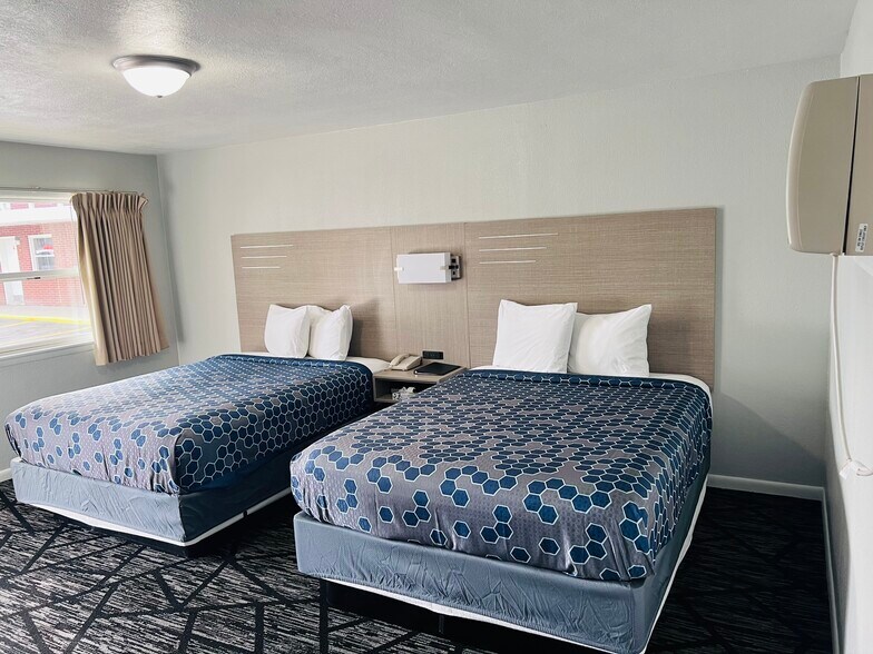 More Photos Of 1210 A Ave E, Oskaloosa Hotel For Sale