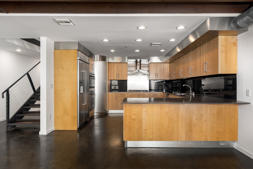 More Photos Of 2100 Abbot Kinney Blvd, Venice Office For Lease