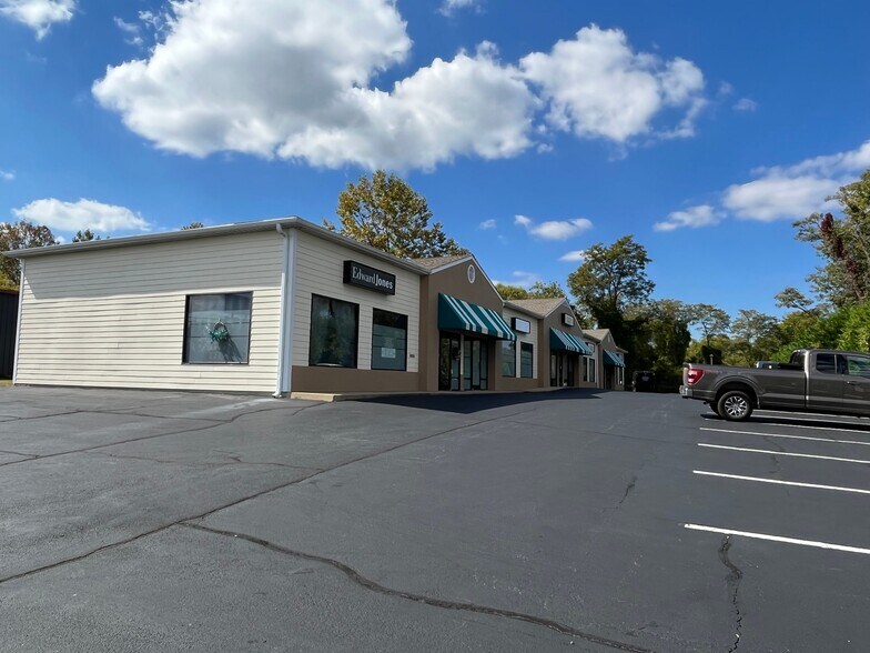 More Photos Of 1303 7th Ave E, Hendersonville Storefront Retail Office For Lease