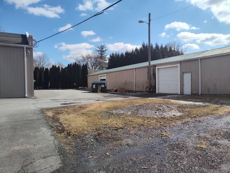 More Photos Of 300 5th St, Belvidere Light Distribution For Sale