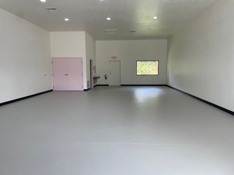 More Photos Of 733 Tillman Pl, Plant City Coworking Space