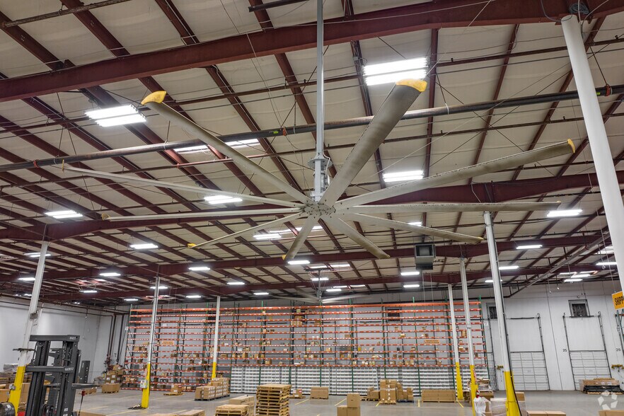 More Photos Of 3630 Raines Rd E, Memphis Distribution For Lease