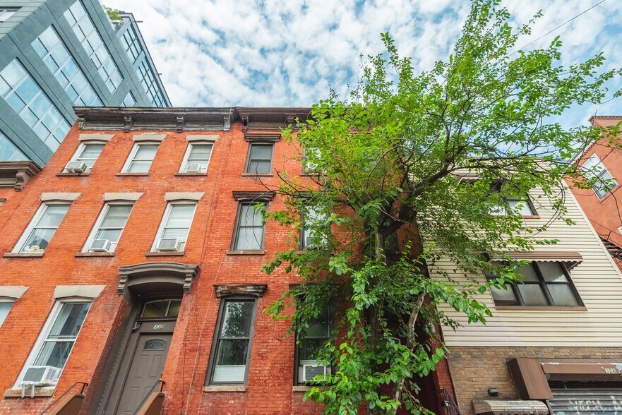 More Photos Of 328 Berry St, Brooklyn Apartments For Sale