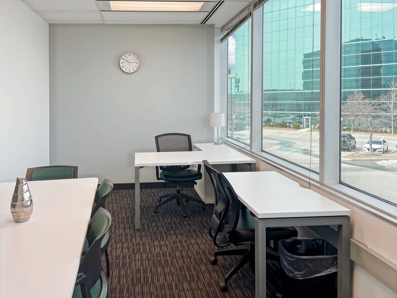 More Photos Of 2010 Winston Park Dr, Oakville Coworking Space