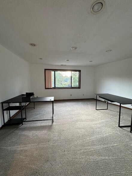 More Photos Of 8 Maple Dr, Monroe Warehouse For Lease