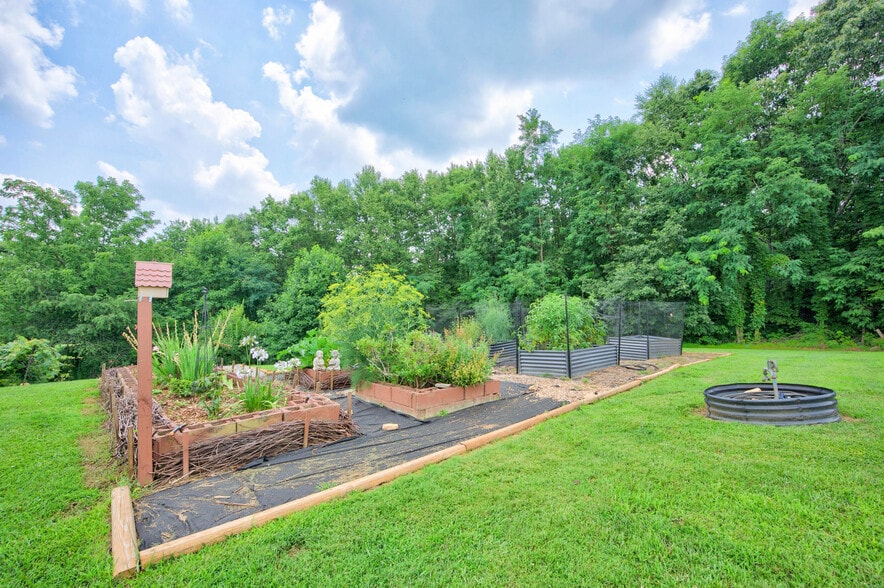 More Photos Of 1661 Turner Spur Rd, Fancy Gap Healthcare For Sale