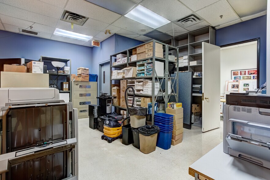 More Photos Of 1111 Rue Saint-Urbain, Montréal Office For Sale