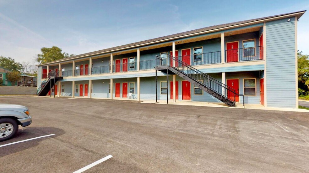 Primary Photo Of 841 E Central Ave, Moultrie Apartments For Sale