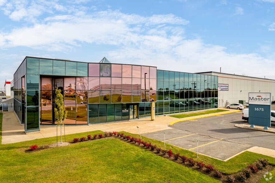 Primary Photo Of 1675 Boul de Montarville, Boucherville Warehouse For Lease