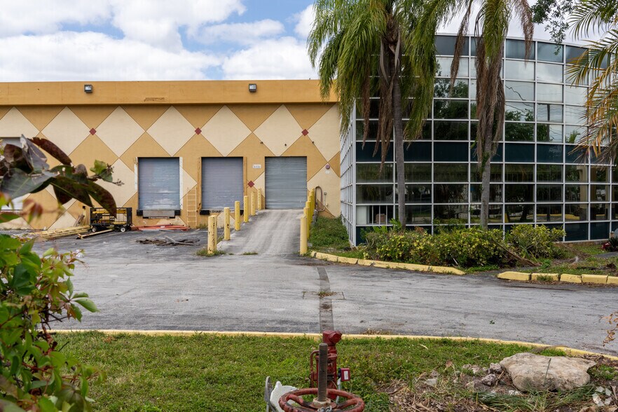 More Photos Of 8081 NW 31st St, Doral Warehouse For Lease