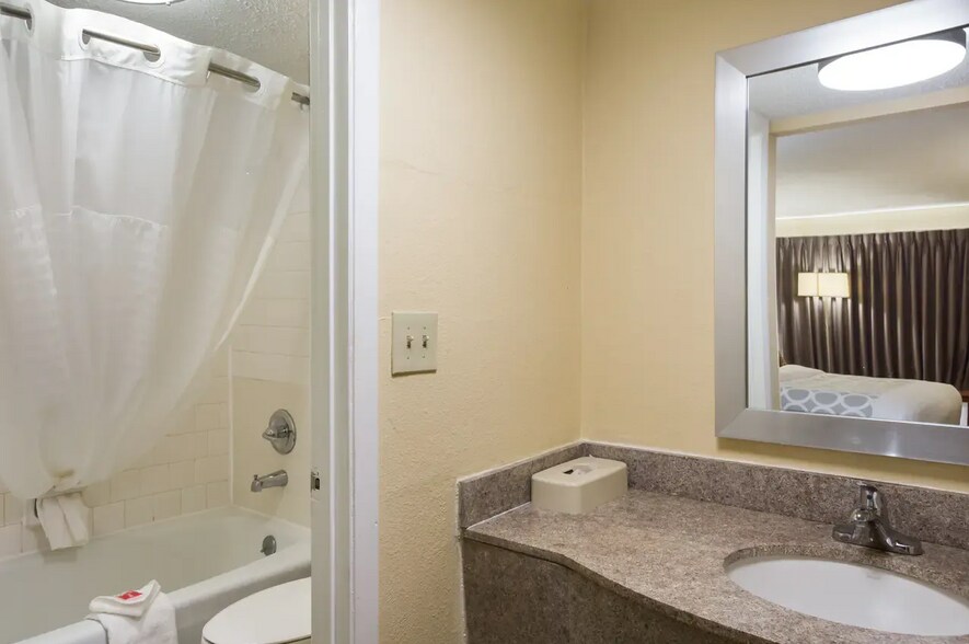 More Photos Of 19534 Whyte Hardee Blvd, Hardeeville Hotel For Sale