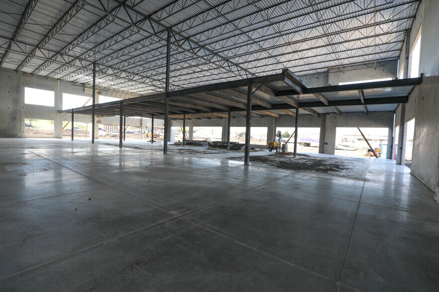 More Photos Of 260 W Exchange Pky, Allen Showroom For Lease