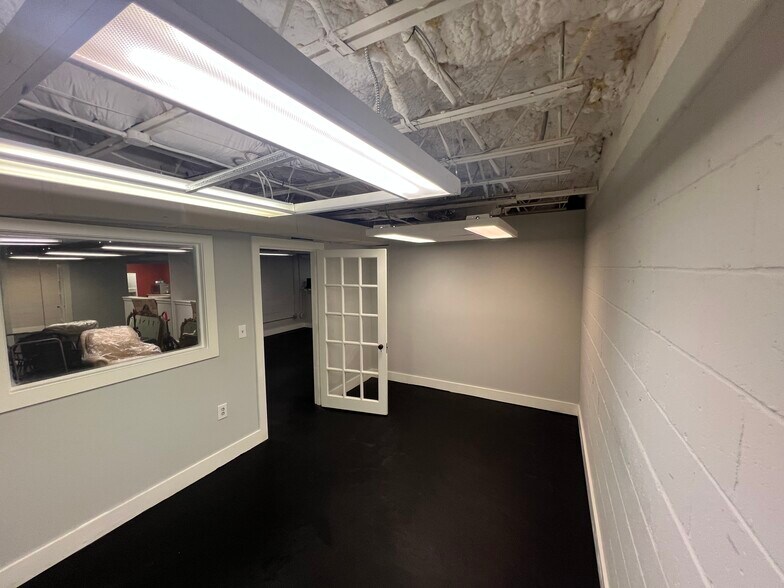 More Photos Of 24 E Andrews Dr NW, Atlanta Storefront For Lease