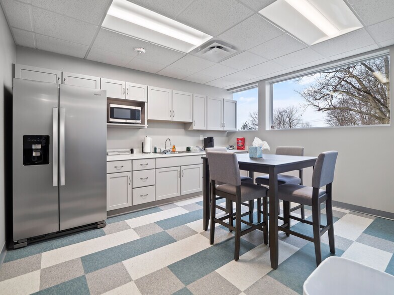 More Photos Of 25300 Lorain Rd, North Olmsted Medical For Lease