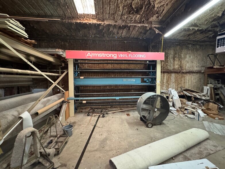 More Photos Of 1900 Crockett Rd, Palestine Storefront For Sale