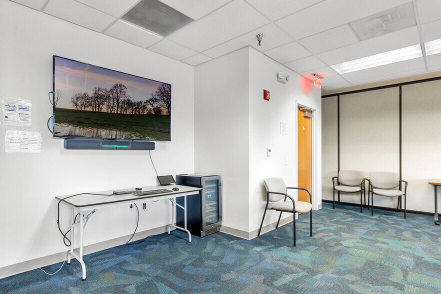 More Photos Of 2201 Lucien Way, Maitland Office For Lease