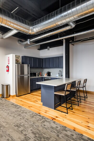 More Photos Of 2362 Russell St, Detroit Storefront Retail Office For Lease