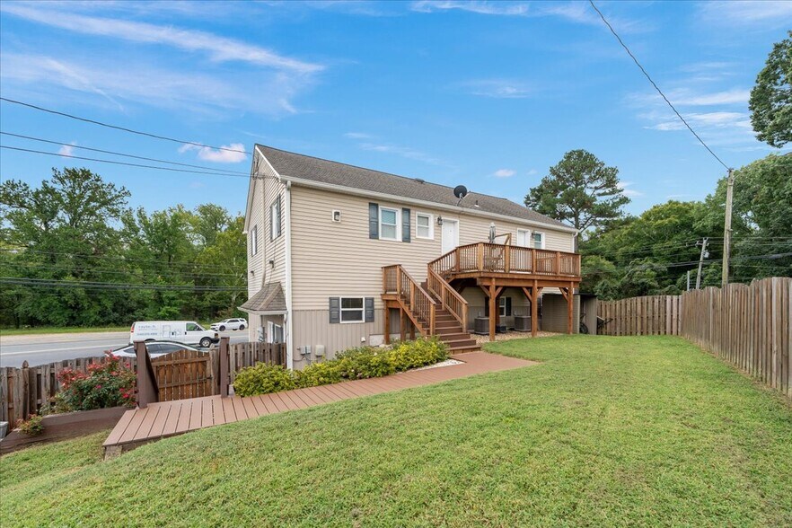 More Photos Of 1911 Dixon St, Fredericksburg Freestanding For Sale